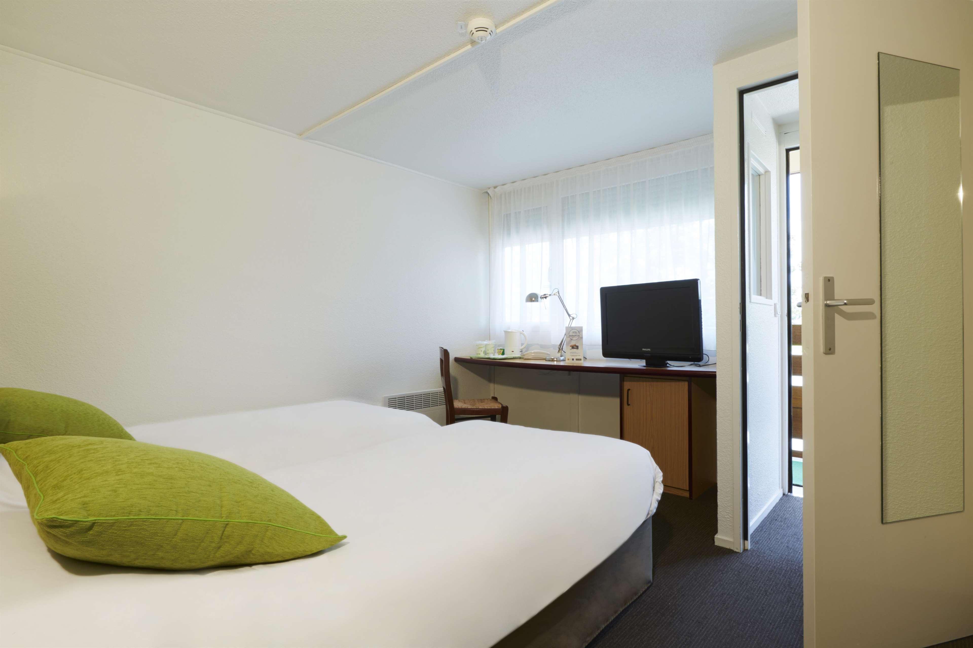 Campanile Lille - Lomme Hotel Bagian luar foto