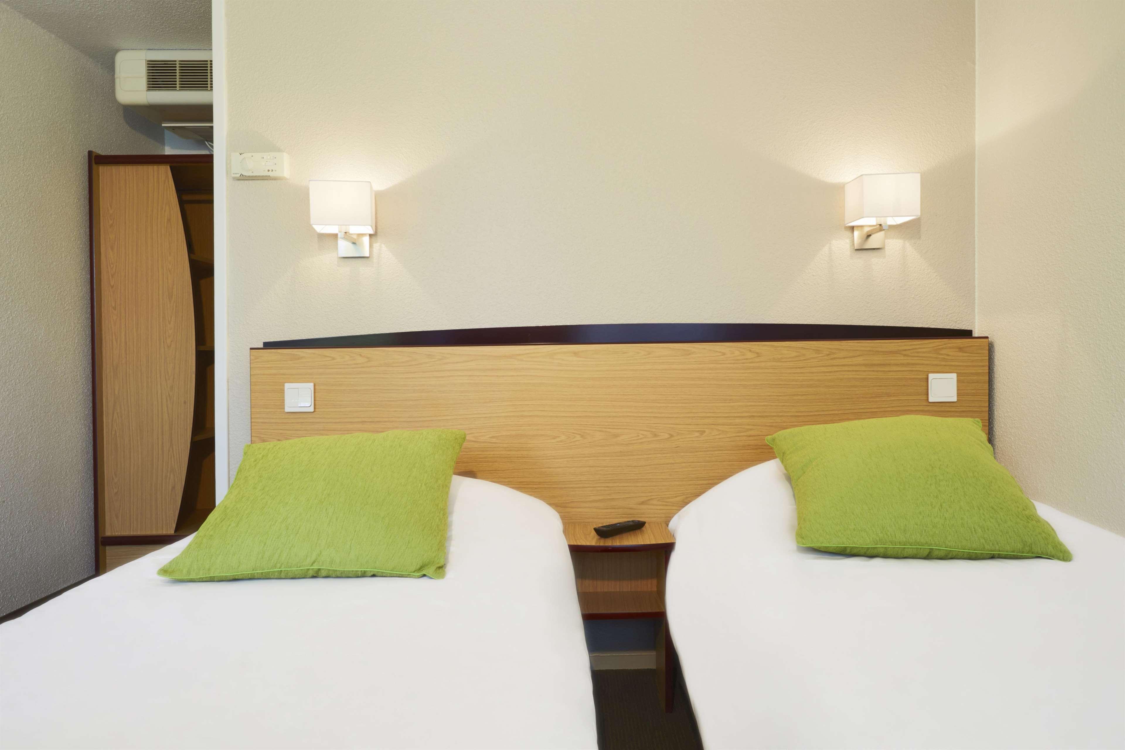 Campanile Lille - Lomme Hotel Bagian luar foto