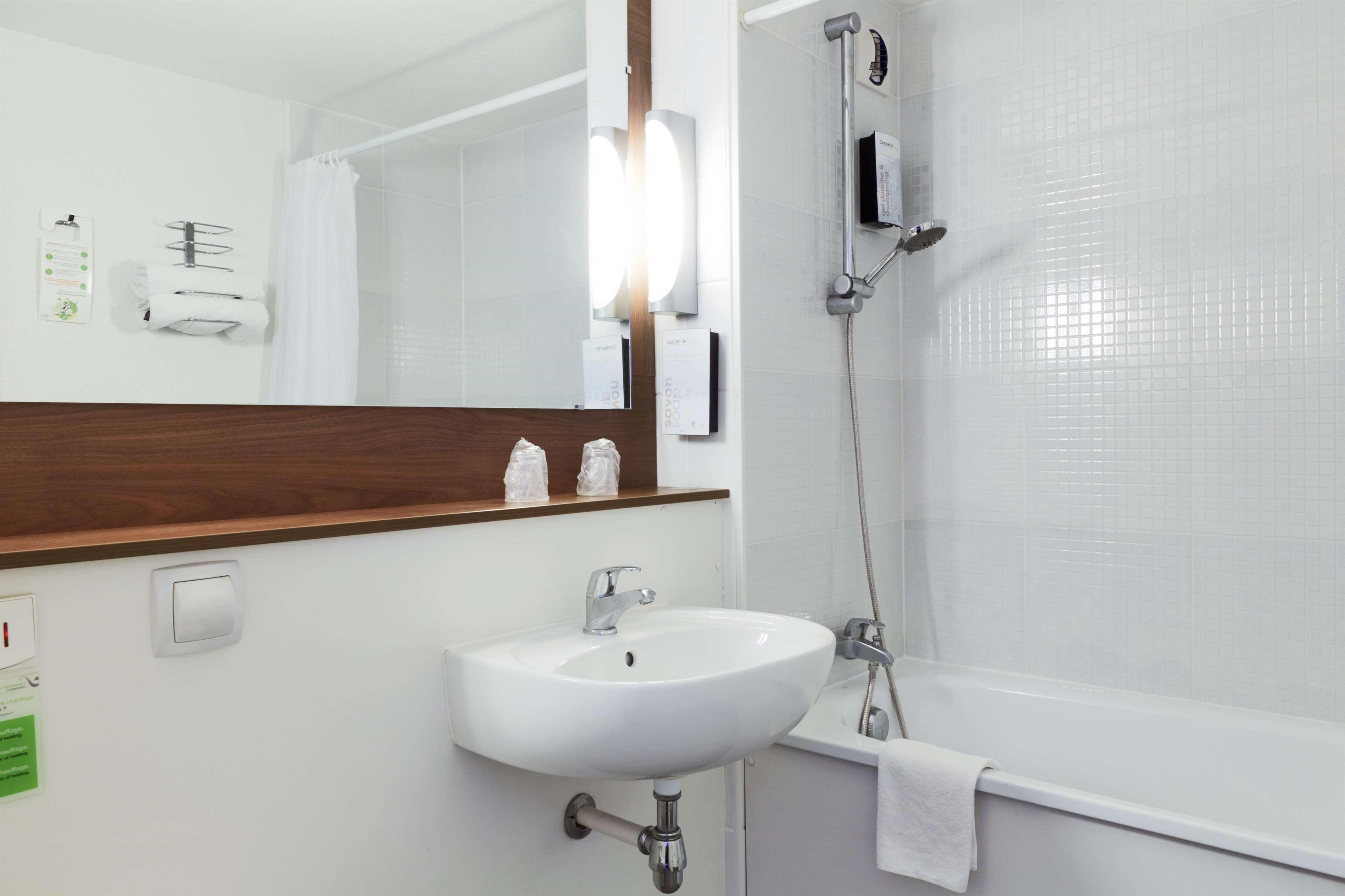Campanile Lille - Lomme Hotel Bagian luar foto