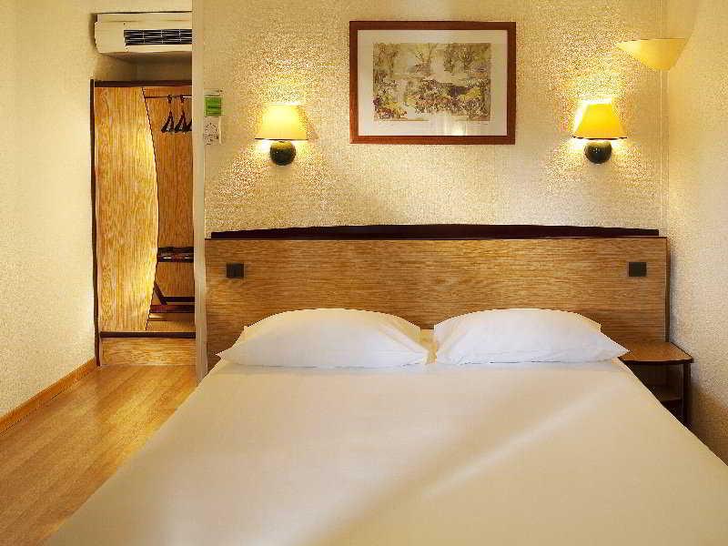 Campanile Lille - Lomme Hotel Bagian luar foto
