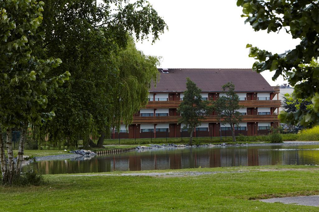Campanile Lille - Lomme Hotel Bagian luar foto