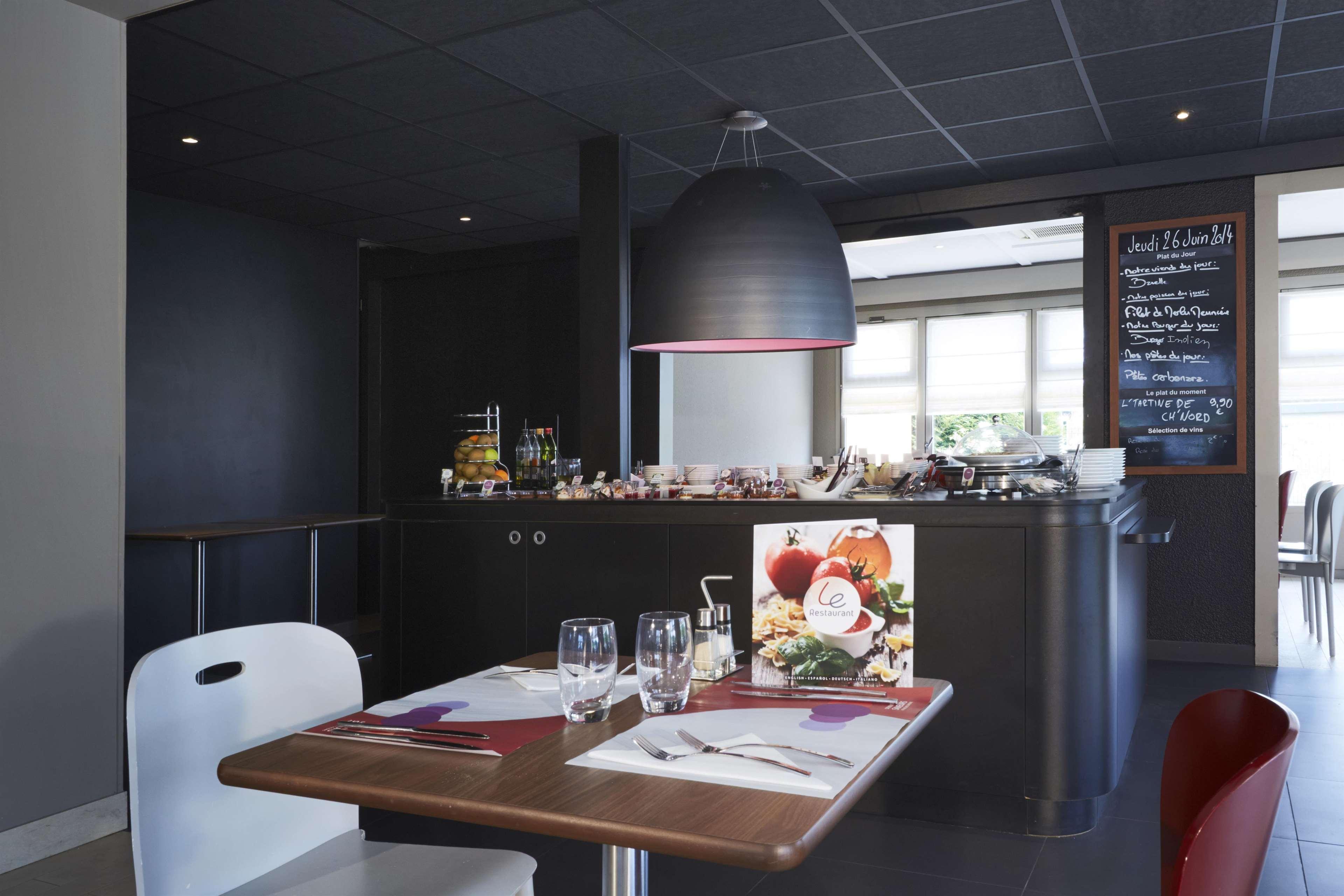 Campanile Lille - Lomme Hotel Bagian luar foto